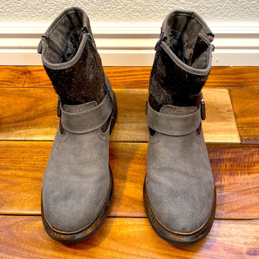 White Mountain Carlin Gray Ankle Boots Size 7 Like New